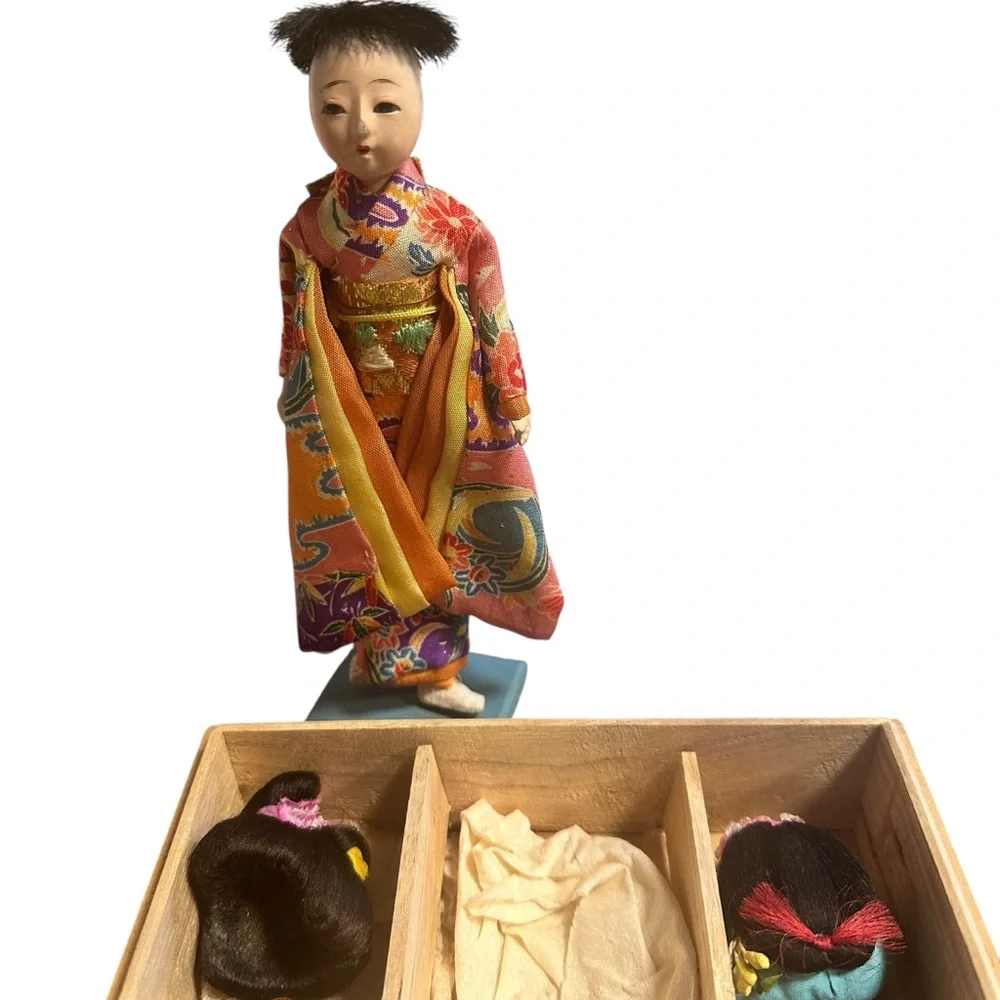 Vintage “Hanako” Japanese Doll with Six Wigs in Original Wooden Box - Picture 3 of 5